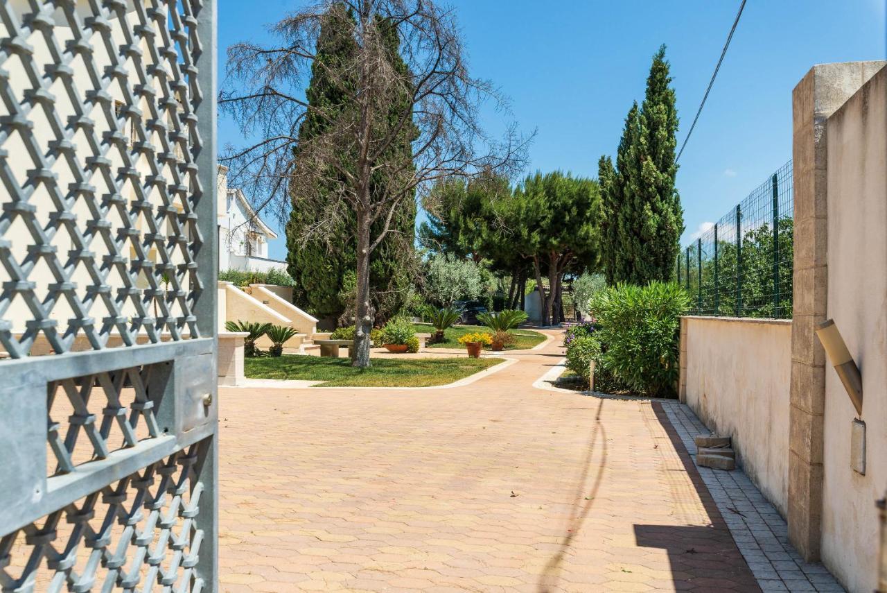 バーリCasa Agapantus Con Piscina Da Giugnoアパートメント エクステリア 写真