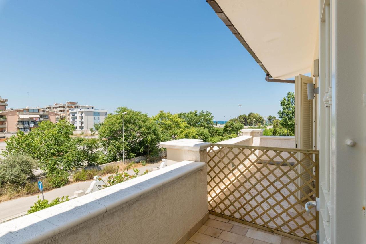 バーリCasa Agapantus Con Piscina Da Giugnoアパートメント エクステリア 写真
