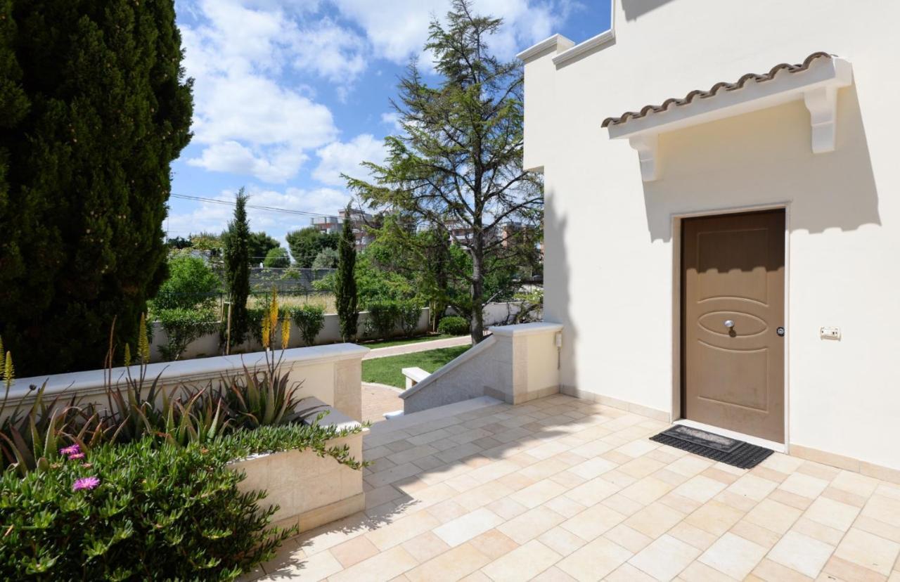 バーリCasa Agapantus Con Piscina Da Giugnoアパートメント エクステリア 写真
